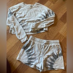Beyond Yoga Weekend Boxy Cropped Pullover & Shorts Matching set Tie Dye grey